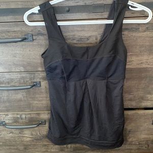 Lulu Lemon work out tank top w/ adjustable bottom.